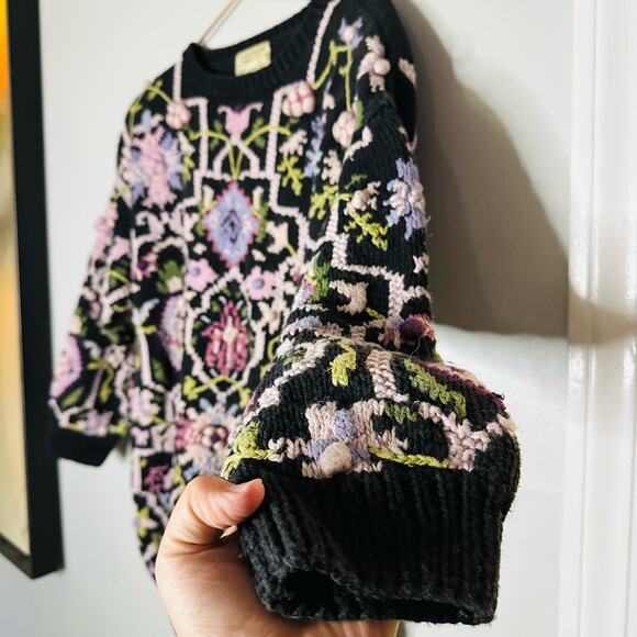 Vintage Hunters Run Hand Knit Black Pink Floral Pom Pom Detail Sweater Size L - Picture 4 of 7